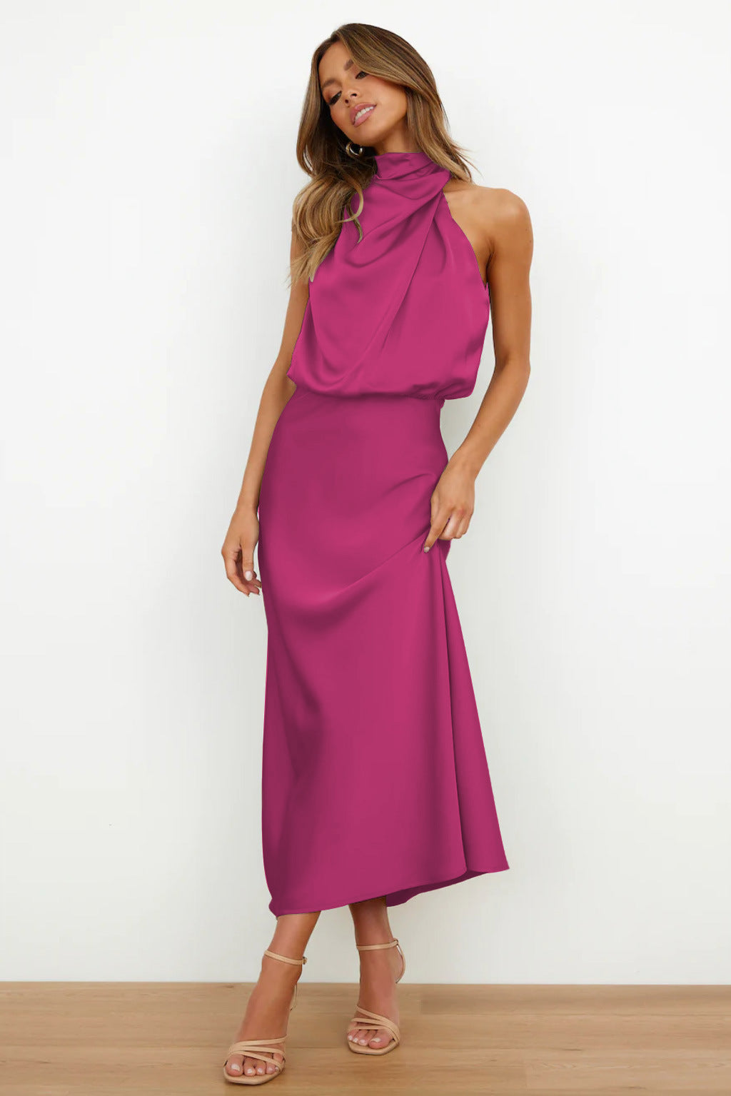 Božetěcha | Elegantní večerní šaty s halter výstřihem