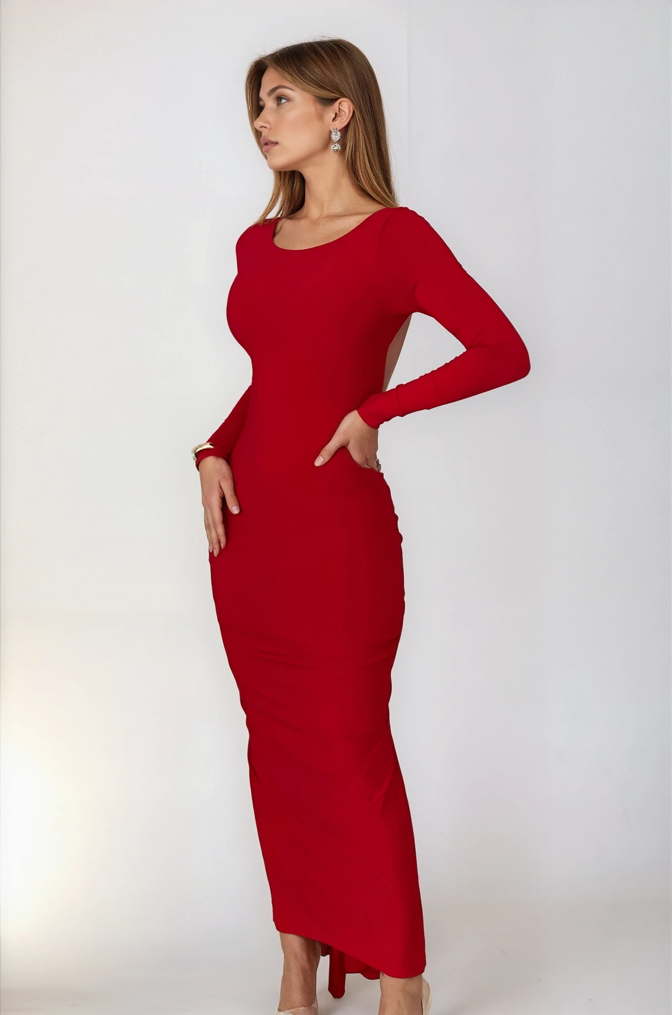 Elfrída | Elegantní šaty s odhalenými zády