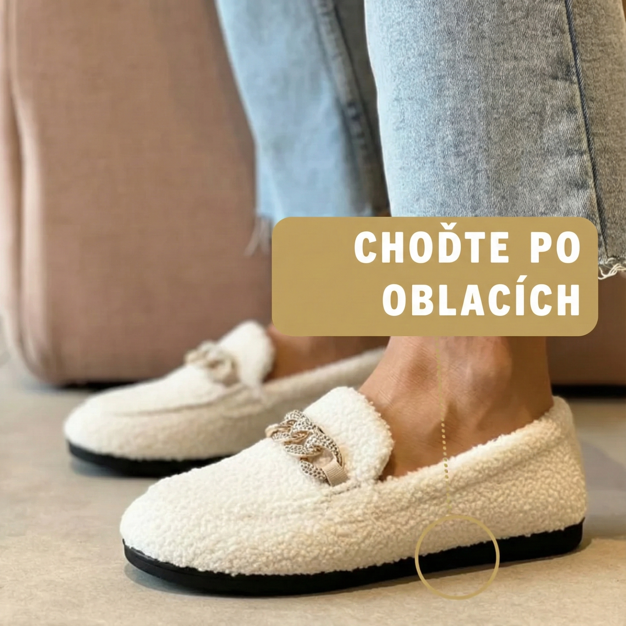 Plyšové mokasíny se zlatým řetězem