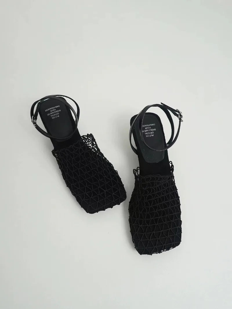 Kožené sandály na podpatku s mesh páskem